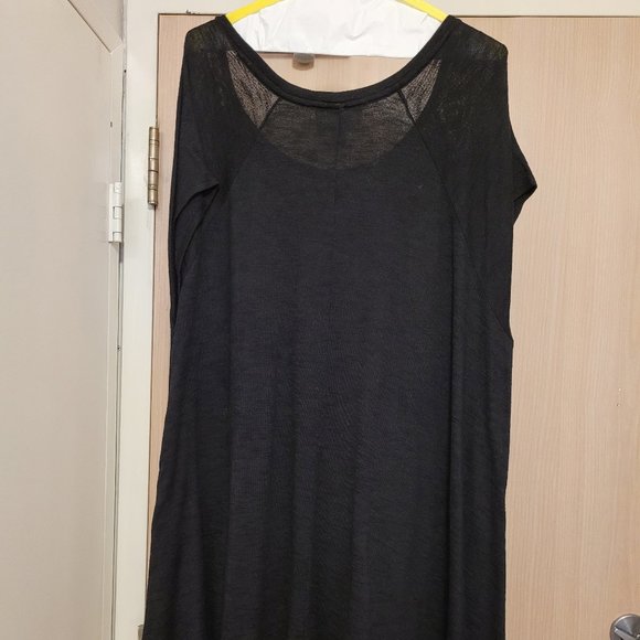 GENTLY USED HARPER ZOE PLUS, SHORT SLEEVE PULL OVER, 2XL!!! - Picture 3 of 3